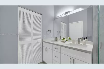 9131 N Lake Miramar Cir, Miramar, FL 33025 - Photo 29