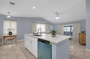 9131 N Lake Miramar Cir, Miramar, FL 33025 - Photo 15