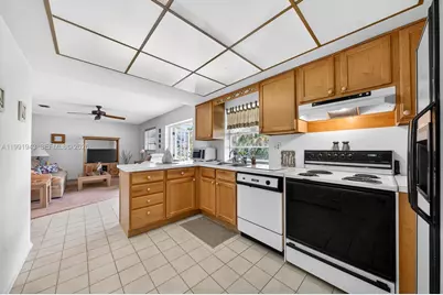 7241 NW 10th Pl, Plantation, FL 33313 - Photo 13