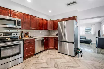 7211 NW 76th St, Tamarac, FL 33321 - Photo 5