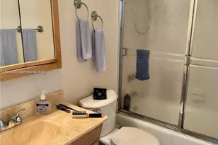 400 Kings Point Dr, Sunny Isles Beach, FL 33160 - Photo 21