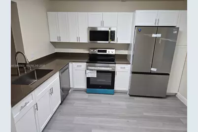 302 Lakeview Dr #E, Royal Palm Beach, FL 33411 - Photo 3