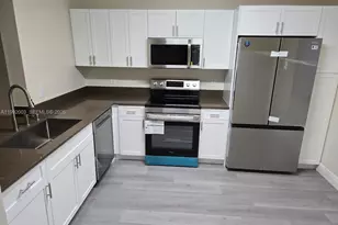 302 Lakeview Dr, Royal Palm Beach, FL 33411 - Photo 3