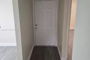 302 Lakeview Dr, Royal Palm Beach, FL 33411 - Photo 9