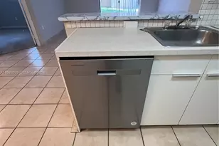 251 W Palm Cir W, Pembroke Pines, FL 33025 - Photo 9