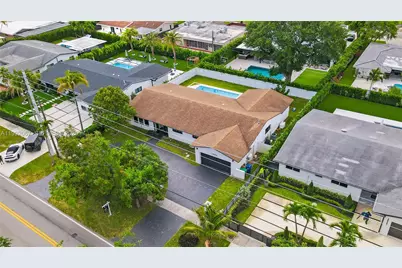 1850 NE 199th St, Miami, FL 33179 - Photo 3