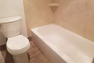 9410 Poinciana Pl, Davie, FL 33324 - Photo 5