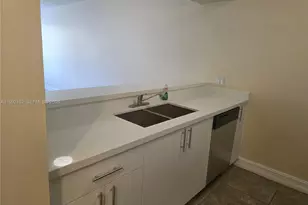 8100 Geneva Ct, Doral, FL 33166 - Photo 15