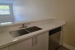 8100 Geneva Ct, Doral, FL 33166 - Photo 13