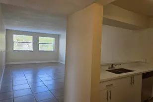 8100 Geneva Ct, Doral, FL 33166 - Photo 7