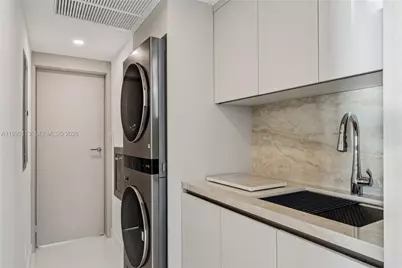 5660 Collins Ave #11C, Miami Beach, FL 33140 - Photo 17