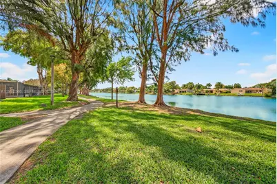 10351 Juniper Ct, Pembroke Pines, FL 33026 - Photo 25