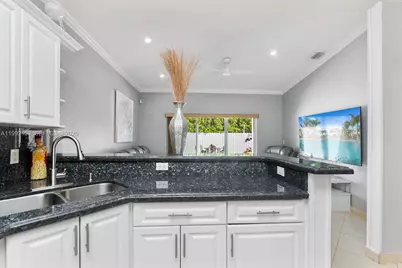 7929 NW 200th Ter, Hialeah, FL 33015 - Photo 19