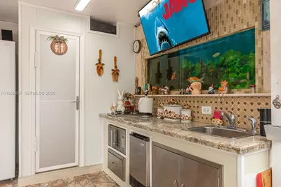 1261 W 43rd Pl, Hialeah, FL 33012 - Photo 45