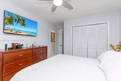 1261 W 43rd Pl, Hialeah, FL 33012 - Photo 17