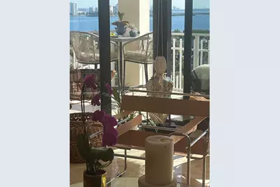 1000 Quayside Ter #1404, Miami, FL 33138 - Photo 3