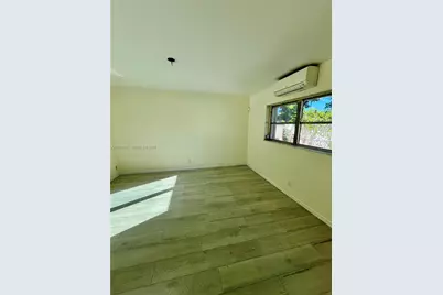 2031 NW 32nd St, Oakland Park, FL 33309 - Photo 11