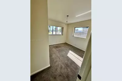 2031 NW 32nd St, Oakland Park, FL 33309 - Photo 11