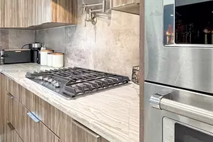 233 W 39th Pl, Hialeah, FL 33012 - Photo 5