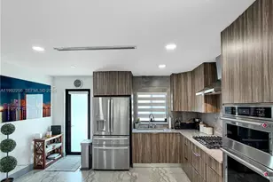 233 W 39th Pl, Hialeah, FL 33012 - Photo 7