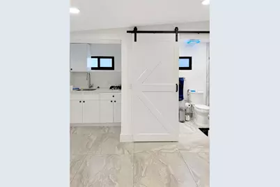 233 W 39th Pl, Hialeah, FL 33012 - Photo 23