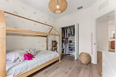 10487 W 34th Ct, Hialeah, FL 33018 - Photo 27