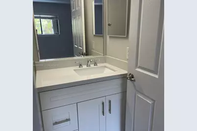 301 E Palm Cir E #301, Pembroke Pines, FL 33025 - Photo 7