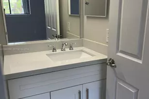 301 E Palm Cir E, Pembroke Pines, FL 33025 - Photo 7