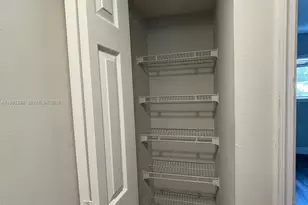 301 E Palm Cir E, Pembroke Pines, FL 33025 - Photo 11