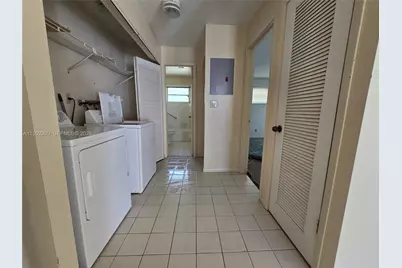 211 SE 10th St, Hallandale Beach, FL 33009 - Photo 13