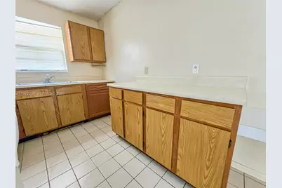 211 SE 10th St, Hallandale Beach, FL 33009 - Photo 9