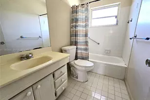 211 SE 10th St, Hallandale Beach, FL 33009 - Photo 23