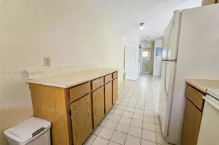 211 SE 10th St, Hallandale Beach, FL 33009 - Photo 5