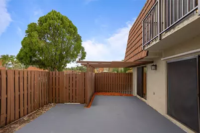 1170 SW 118th Ter, Davie, FL 33325 - Photo 9