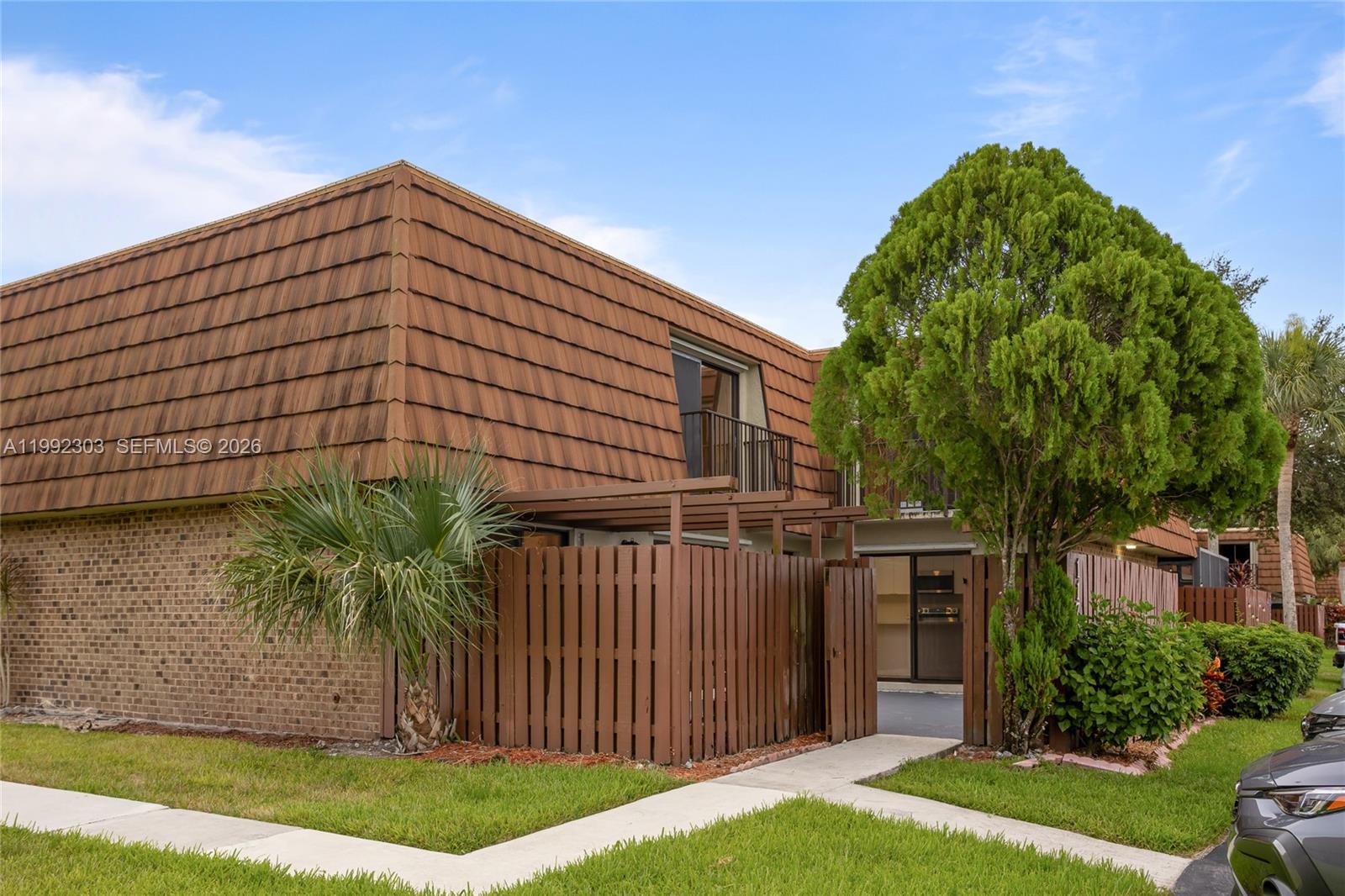 1170 SW 118th Terrace main architectural view