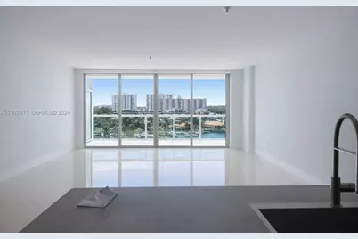 400 Sunny Isles Blvd #819, Sunny Isles Beach, FL 33160 - Photo 1