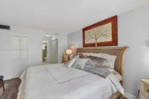 9821 Sunrise Lakes Blvd, Sunrise, FL 33322 - Photo 15