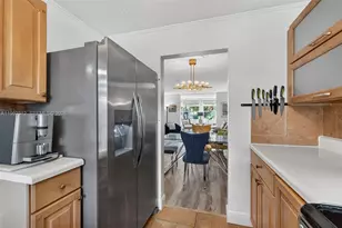 9821 Sunrise Lakes Blvd, Sunrise, FL 33322 - Photo 13