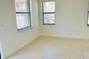 8952 W 35th Ln, Hialeah, FL 33018 - Photo 11