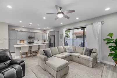 20921 NW 1st Ct, Pembroke Pines, FL 33029 - Photo 7