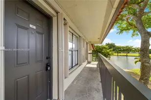 561 NW 100th Pl, Pembroke Pines, FL 33024 - Photo 11