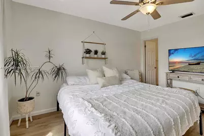 561 NW 100th Pl #201, Pembroke Pines, FL 33024 - Photo 7