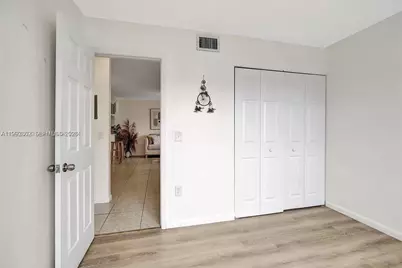 561 NW 100th Pl #201, Pembroke Pines, FL 33024 - Photo 9