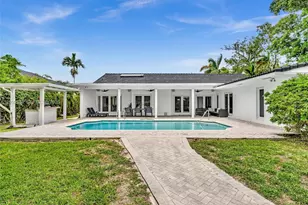 413 Tamarind Dr, Hallandale Beach, FL 33009 - Photo 9