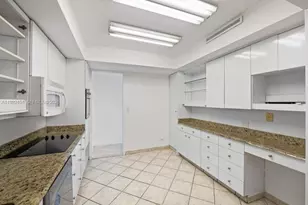 5055 Collins Ave, Miami Beach, FL 33140 - Photo 7