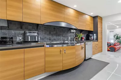 1321 NE 148th St, Miami, FL 33161 - Photo 11