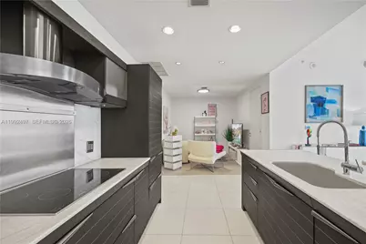 200 Biscayne Boulevard Way #5009, Miami, FL 33131 - Photo 17