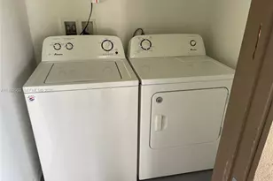 819 NE 199th St, Miami, FL 33179 - Photo 21