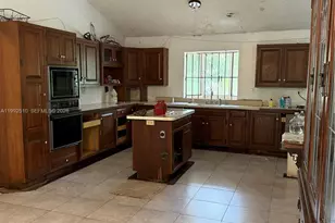 25201 SW 198th Ave, Homestead, FL 33031 - Photo 5