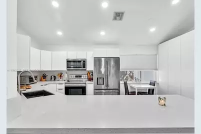 371 NW 101st Ter, Pembroke Pines, FL 33026 - Photo 17